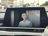 テレビ番組を画面いっぱいに表示でき、停車中の待ち時間も映像を楽しめます。画面が見やすい位置に備わり、車内で過ごす時間の気分転換にも便利な装備として活用いただけます。