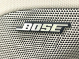 【BOSEサウンドシステム】メーカーオプションの高品位サウンドシステムを搭載。専用のチューニングが施された大小様々なスピーカーから良質なサウンドが奏でられ、臨場感あふれる音響空間を演出します。