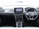 レーンチェンジアシストシステム Side Assist Plus:リヤバンパー左右のレーダーセンサーが死角エリアにいる車両を感知すると、ドアミラーのインジケーターを点灯しドライバーに注意を促します。