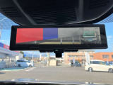 スマートルームミラー!車両後方のカメラ映像をミラー面に映し出すので、車内の状況や、天候などに影響されずクリアな後方視界が得られます!