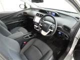 シンプルで使いやすいデザインの運転席です。