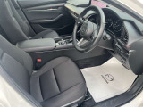 運転席開口部になります。乗りやすいです。
