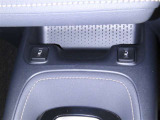 運転席と助手席にシートヒーターを装備しております。