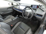 シンプルで使いやすいデザインの運転席です。