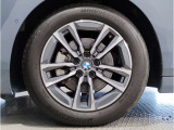 アウトバーンでの走行を見据えたBMWのブレーキシステムはもしもの時にもいち早くマシンを停止してくれます。