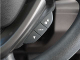 ◆オーディオリモコンスイッチ◆ハンドルにスイッチが装備されてます。視点をそらすことなく、ボリューム調整・オーディオソース切替・選曲が出来ます。安全運転しながら操作が可能になりました。