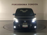 ヘッドライトは高輝度で消費電力の少ないLED!車両姿勢の変化に応じて照射軸を一定に保つオートレベリング機能付きです。