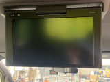 【フリップダウンモニター】大画面モニターで後席でもエンタメをお楽しみいただけます。小さなお子様にも大人気の装備です♪