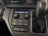 車内の温度を快適に調整するオートエアコンを装備しています。