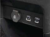 ◆USBチャージャー、12Vの電源ソケット◆使いやすい場所に装備されています。