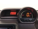 メーターは中央部に配置しているので、運転中自然と視線が合わせられるようになっています。