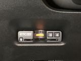 ハンドルの左下にETCがついています。高速道路の料金所の通過も楽々です。 カードの取り出しもしやすい場所についています。