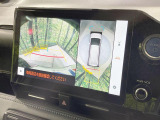 【パノラミックビューモニター】専用のカメラにより、上から見下ろしたような視点で360度クルマの周囲を確認することができます☆死角部分も確認しやすく、狭い場所での切り返しや駐車もスムーズに行えます。
