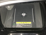 スマホを置くだけで充電できるワイヤレス充電器!ケーブルの抜き差しが不要なのでとても便利です♪