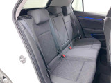 安全性と快適性を追求した、少し硬めのシート。 これは長時間の運転や渋滞などの状況でも、身体の疲労度が少ないことを求めたものです。