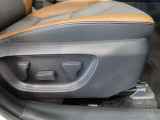 パワーシート搭載。微妙な調整が手軽にでき、ピッタリの最適なポジションで運転することが可能です。