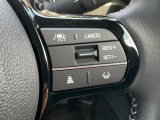 ハンドル右側にはクルーズコントロールのスイッチが装備され運転中の操作も安心して行えます!