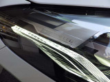 BMWのヘッドライトは、LEDで夜間の視認性が高いのはもちろん、BMWらしいシャープなデザインになっているので、昼間でもフロントの印象をかなり引き締めてくれます。