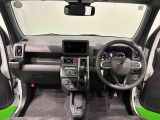 美しいデザインの運転席空に加えてUV&IRカット機能付きフロントガラスの面積や位置取りが良く、前方・右前・左前方向の視認性がいいですよ!
