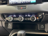 オートエアコンは左右席で独立温度コントロールが可能です。運転席はキンキンに冷やして助手席はマイルドにと言った設定が可能です。暑さ寒さでケンカすることもなくなりますね。