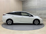 「中古車ハイブリッド保証」付き。ハイブリット機構を無償で保証します。保証期間は初度登録年月から10年目まで、または3年間の長い方。但し累計走行距離が20万km以内。