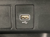 【USBポート】USBポートも装備されています♪スマートフォンのオーディオに連携も可能です。今や欠かせない装備の一つです!