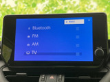 BluetoothやFM、AM、テレビなどの音源が一覧で表示され、選択肢を確認しやすい画面です。使いたい項目を見つけやすく、日常の車内時間に活用できます。
