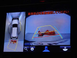 バックガイドモニターを装備しています、車庫入れもラクラクです。パノラミックビューモニターを搭載しています、上からの画像も表示されます。