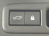 【パワーバックドア】スマートキーや運転席のボタンを押すだけでリアゲートが自動で開閉します!荷物を持っている時や、高い位置にあるバックドアを閉める際に便利な機能です♪