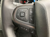 運転中、オーディオの操作をしてて、ハッとしたことはありませんか?ステアリングスイッチは、運転中でもハンドルでオーディオの操作が可能です。安全なドライブをサポートします。