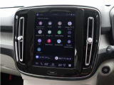 Google搭載のボルボなら、車内にいながら多彩なデジタルライフをお楽しみいただけます。Google Playから必要なアプリをダウンロードして、有意義な移動時間を楽しみましょう。