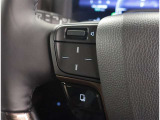 ハンドルから手を放さずに操作出来ますので、安全運転にもつながりますね