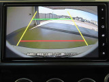 バックカメラが付いているので後方確認が非常にしやすいです。今や運転初心者も熟練者も必須装備!ついていて損はないですね♪