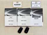 基本操作はもちろん、最近の車は装備もどんどん進化しているので困った時に役立つ取扱説明書、整備歴が確認できるメンテナンスノートが付いてます。安心ですね☆☆