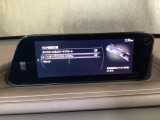 ハンドル操作をアシストすることにより車線からの逸脱回避を支援します。