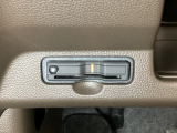 ハンドルの左下にETCがついています。高速道路の料金所の通過も楽々です。 カードの取り出しもしやすい場所についています。