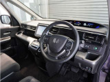 ◆視界広々で非常に運転しやすくロングドライブでも疲れを感じさせないすっきりとまとまったインパネ周りです。