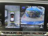 アラウンドビューモニターはまるで真上から見下ろすような感覚で駐車する事が可能ですので安心です♪