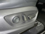 パワーシート搭載。微妙な調整が手軽にでき、ピッタリのポジションで運転することが可能です。