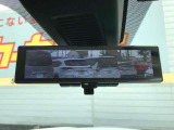 【スマートルームミラー】後方をカメラで撮影して画像をルームミラーに映し出すので、大変綺麗に見れます。夜も明るくクッキリ♪簡単な切り替えで普通のミラーにもなる便利なあいてむです!!