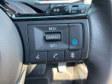 プロパイロット搭載。高速道路でドライバーに代わってアクセル、ブレーキ、ステアリングを自動制御します。