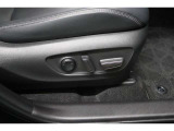 運転席はパワーシート搭載。微妙な調整が手軽にでき、ピッタリのポジションで運転することが可能です。