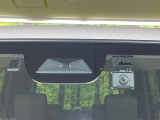 【ホンダセンシング】走行中に前方の車両等を認識し、衝突しそうな時は警報とブレーキで衝突回避と被害軽減をアシスト。より安全にドライブをお楽しみいただけます。