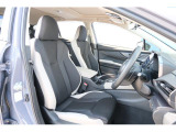 運転席も使用感が少なくキレイな状態が保たれております!レイバック専用のアッシュグレー布製シートを搭載!