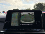 ナビのカメラボタンを二回押すことで運転席からの死角もカバーできます
