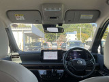 視界広々で運転しやすいインパネ