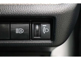 車体が傾いた状態の時にヘッドライトの光の高さを上下に調整することが出来ます!