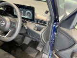 運転席側前部にドリンクホルダーあります♪運転中でも手が届きやすい位置にあって使い易いです♪