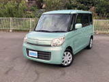 やわらかなミント系のボディカラーと、丸みを帯びたフロントまわりが親しみやすい印象です。すっきりまとまった佇まいで、街中にも自然になじみます。前方からの表情もぜひご覧ください。