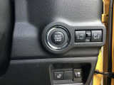 【 プッシュボタンスタートシステム 】 「アドバンストキーを携帯し、ブレーキペダルを踏みながらインパネ上のボタンを押すだけで、エンジンの始動/停止ができます。